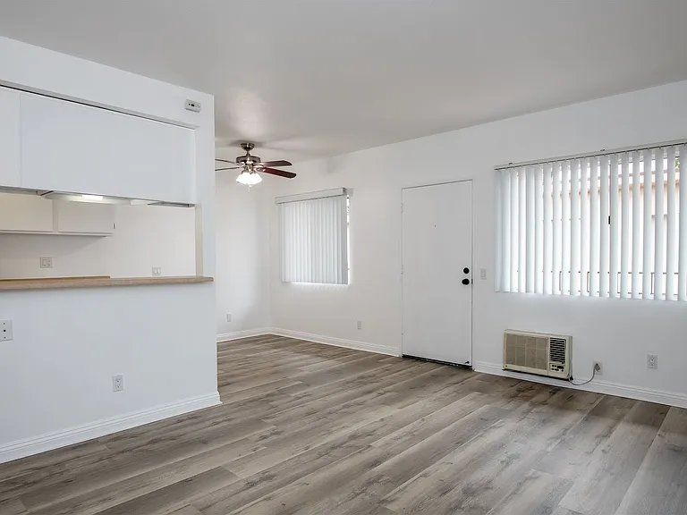 520 W. Wilson — Photo 32