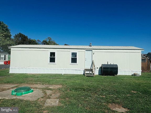 5th image of 864 Aspen Ave