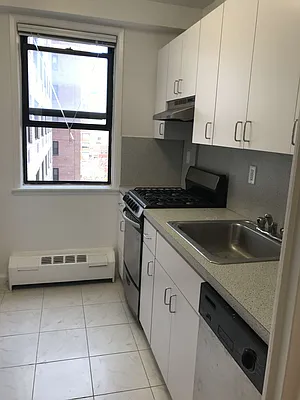 Rented by Metropolis Real Estate of Manhattan | media 17