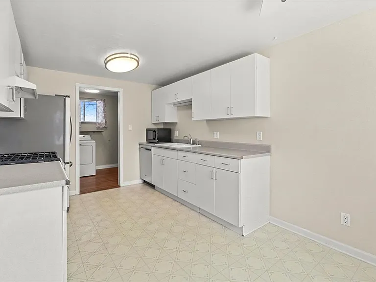 5136 Johnson St — Photo 7