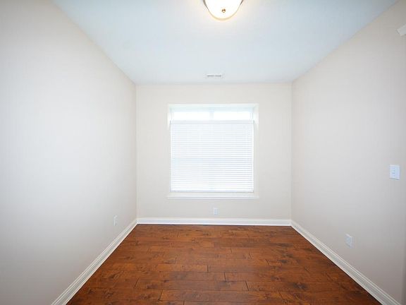 5th image of 220 Coatsville Dr