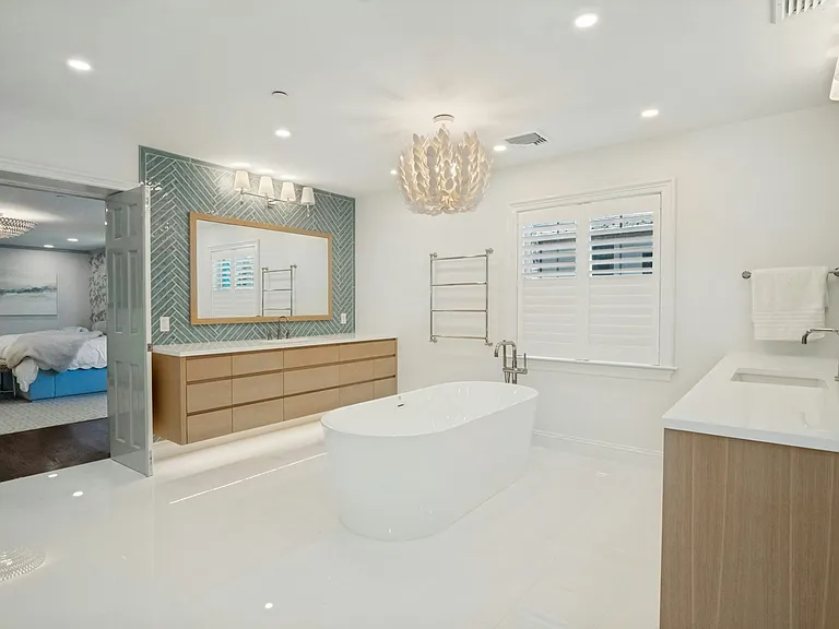 624 Timpson St — Photo 13