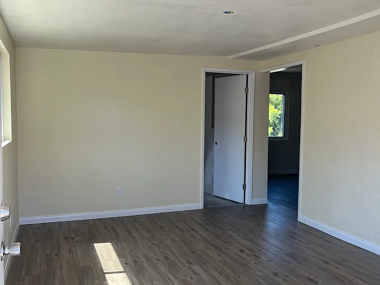 774 N Citrus Ave — Photo 3