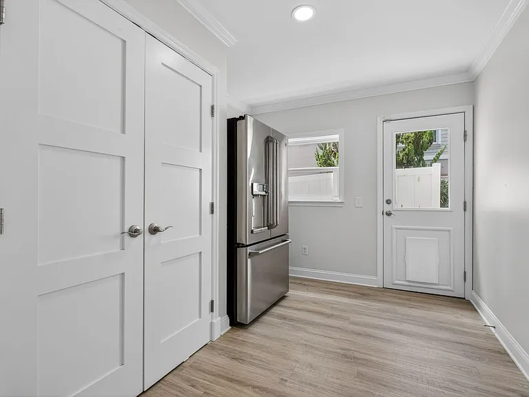 1766 Beach Ave — Photo 47