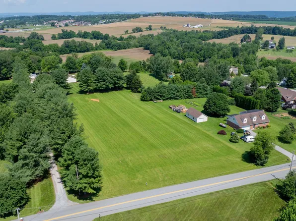 445 Steinfelt Rd, Red Lion, PA 17356