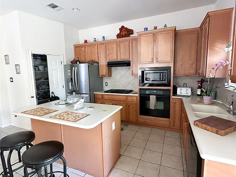 2121 Settlers Park Loop — Photo 9