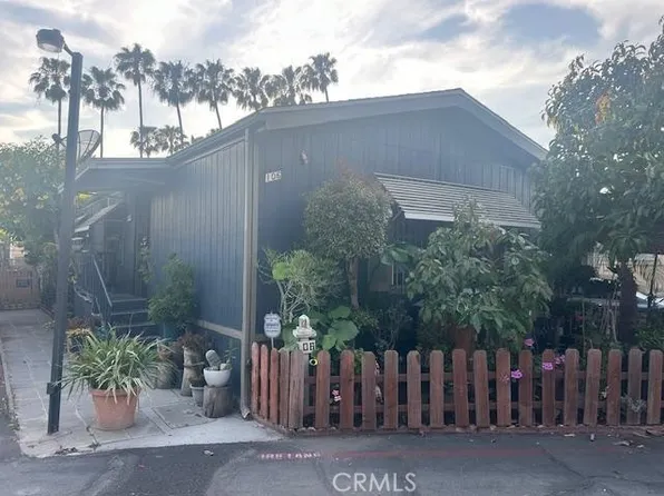 106 Amalfi Dr, Santa Ana, CA 92703