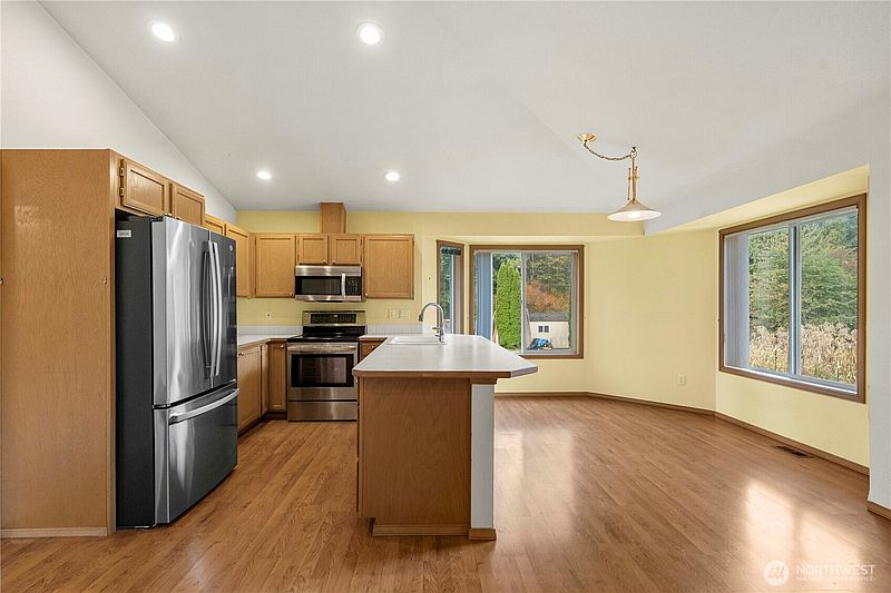 4th image of 21103 16th Street E