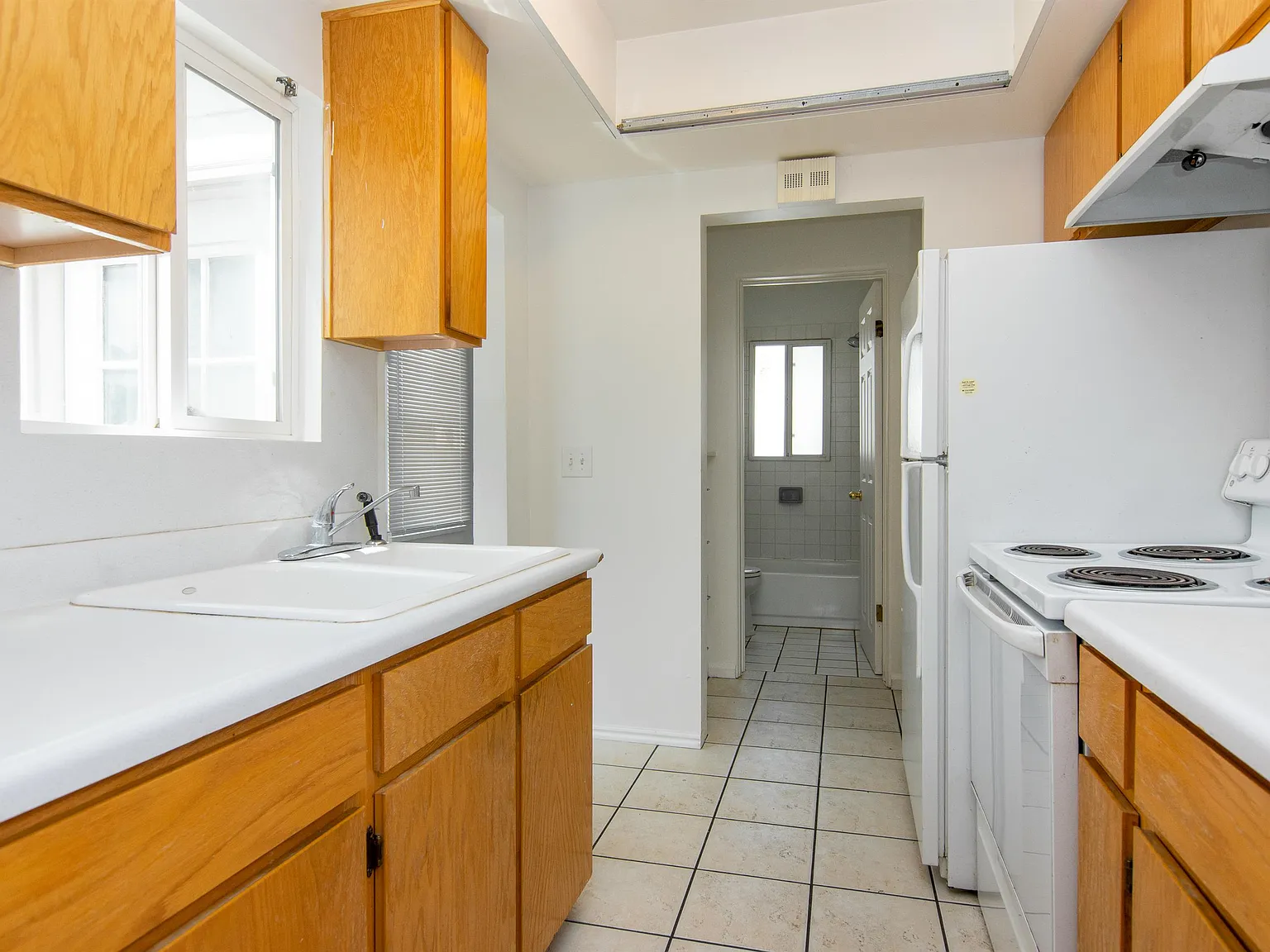 2002 S View St - 1 — Photo 2