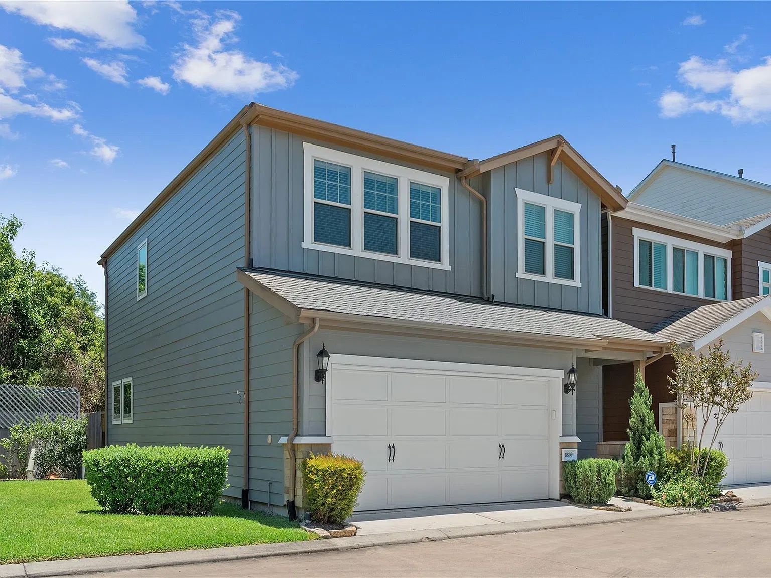 3 bed, 2.5 bath, 1865 sqft, $2,450 — Photo 3