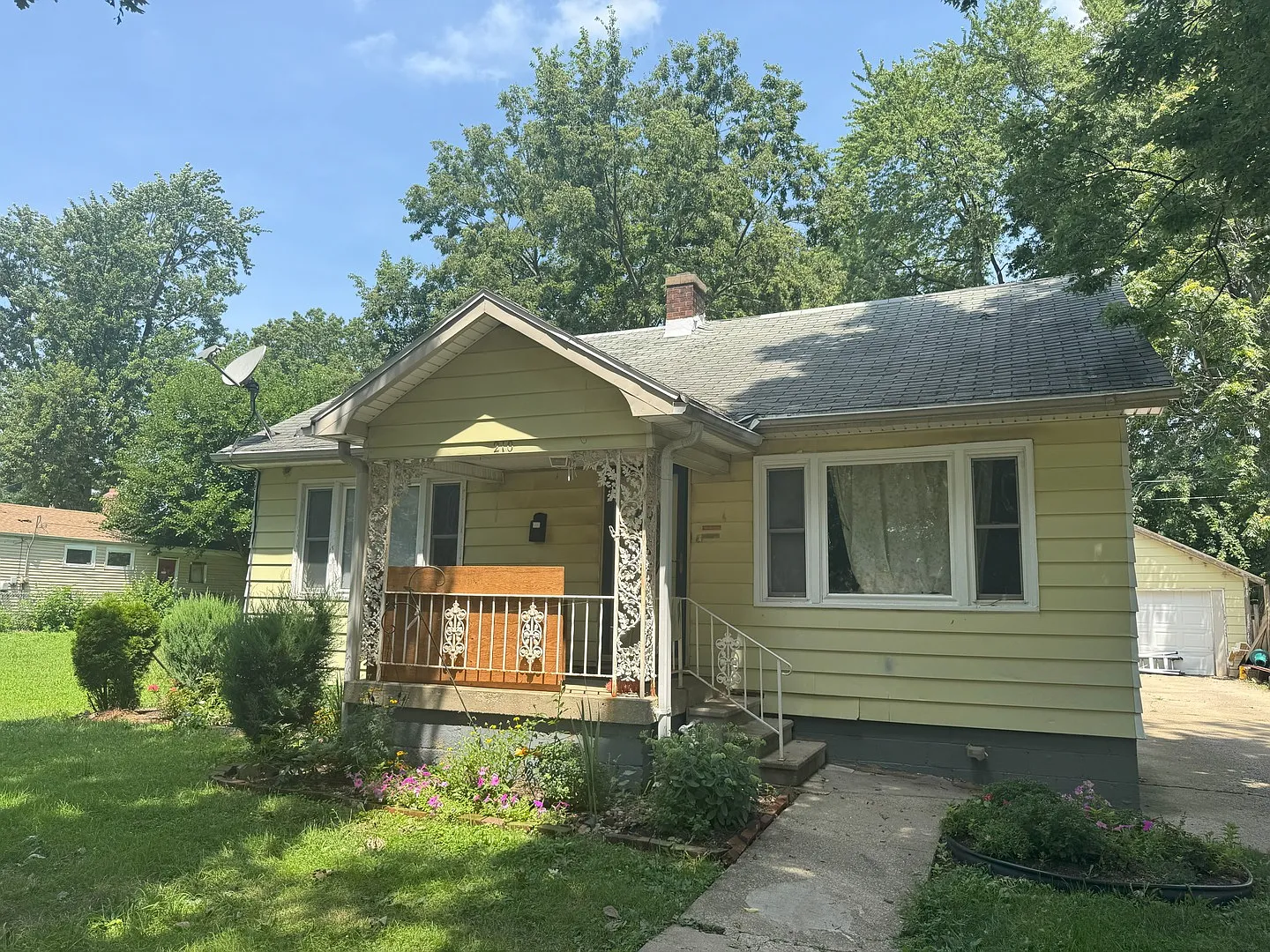 210 W Beardsley Ave photo 1