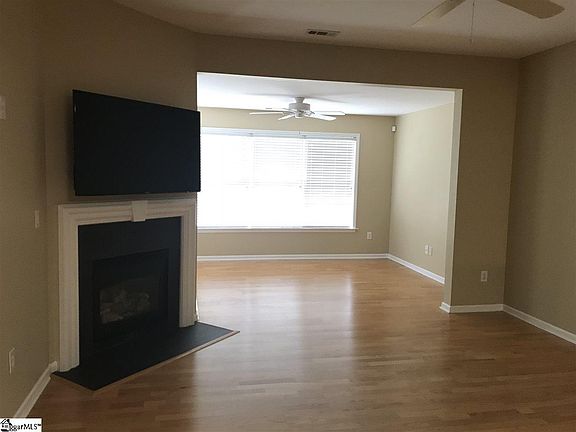 5th image of 801 Woodsford Dr