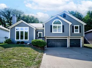 212 NE Topaz Dr, Lees Summit, MO 64086