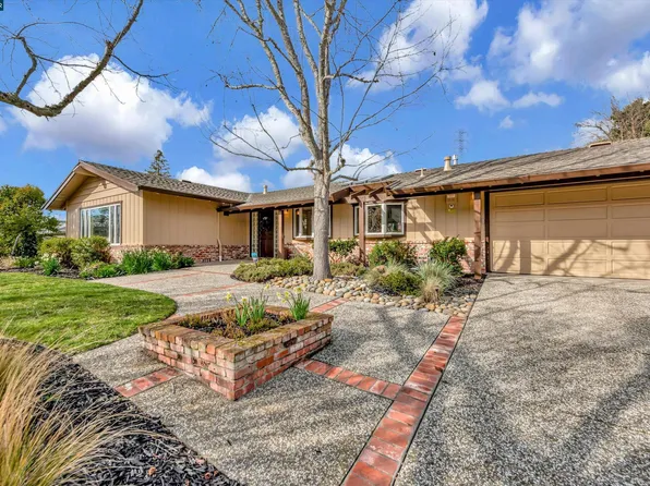 1151 Sanders Dr, Moraga, CA 94556