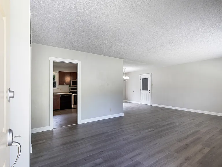 1505 Aldenwood Ln — Photo 5