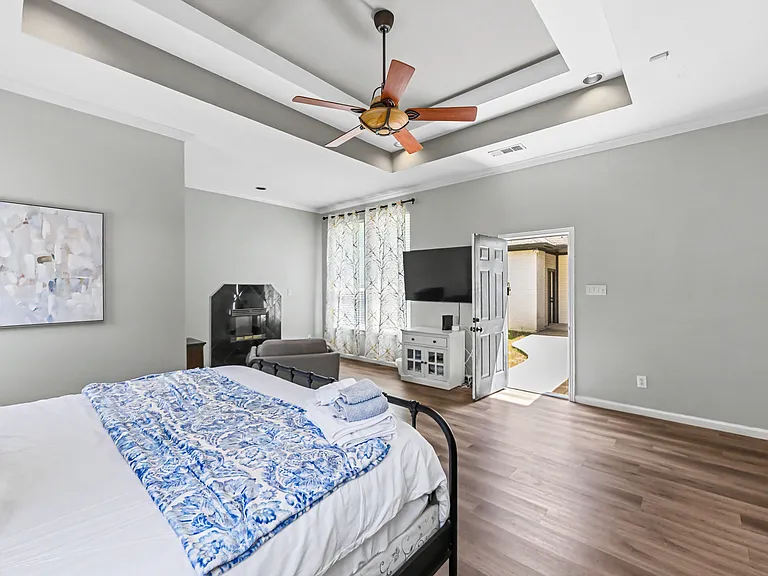2451 Valley View Dr — Photo 25