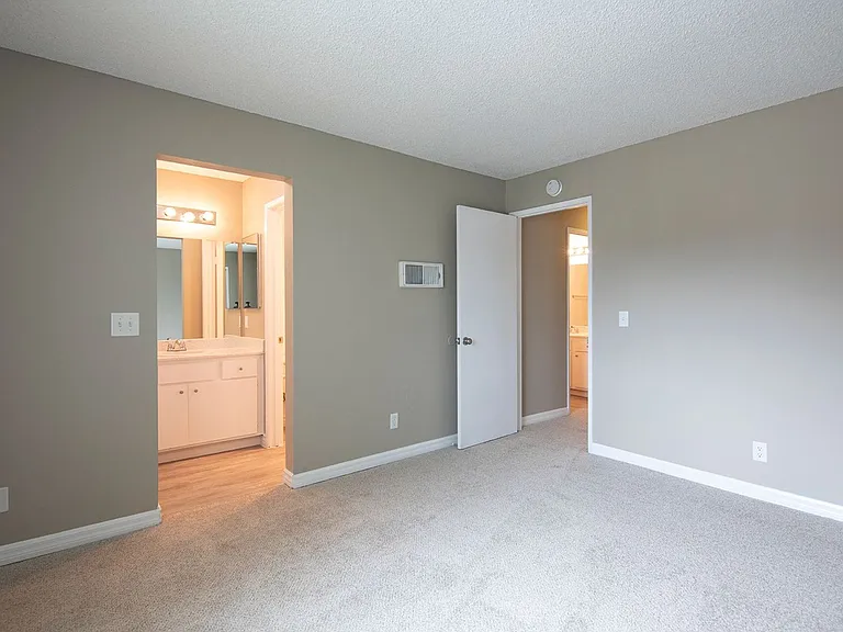 Oro Vista Apartments — Photo 17