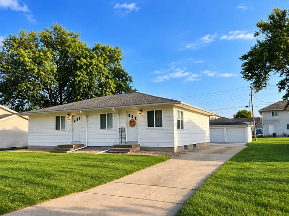 1518 Starview Dr, Cedar Falls, IA 50613