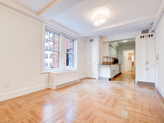 4th image of 27 W 72nd St #214215