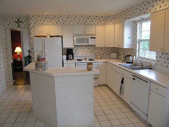 Kitchen with island