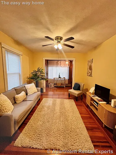 122 Willis Ave Photo 1