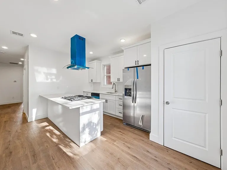 275 Claremont Ave #2 — Photo 8