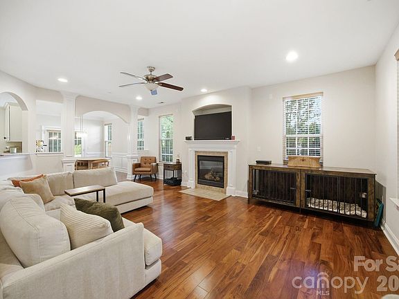 4th image of 12928 Windy Lea Ln