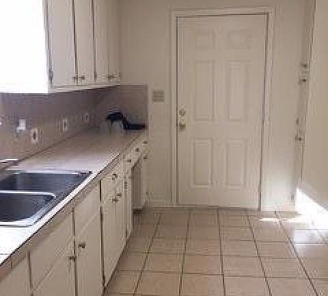 5th image of 618 W Royall Blvd