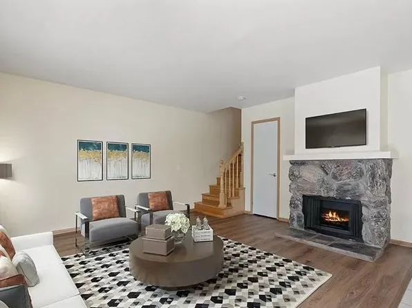 510 Spring Rd APT 118, Moorpark, CA 93021