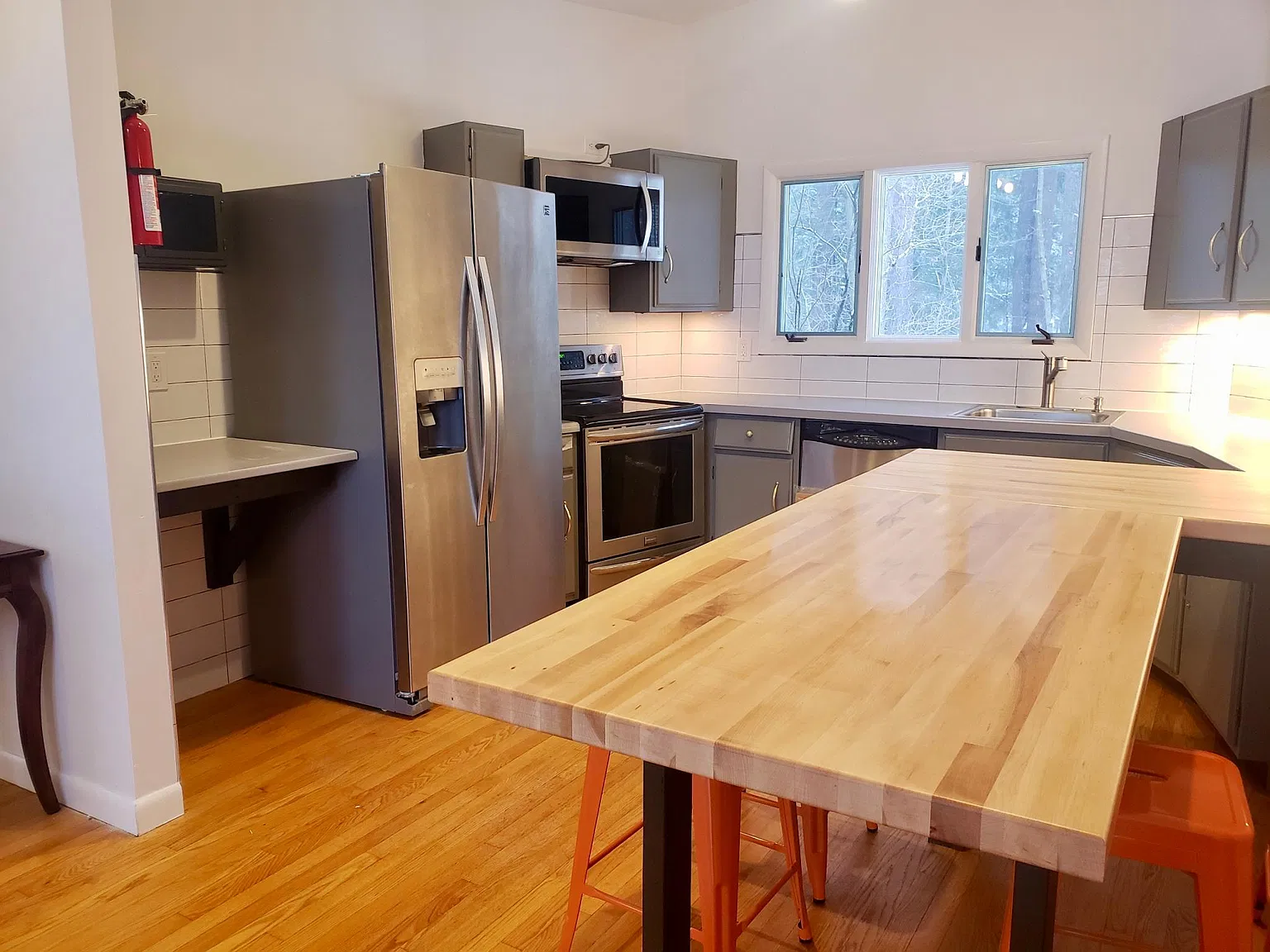 4 bed, 1.5 bath, 1282 sqft, $3,750 — Photo 3