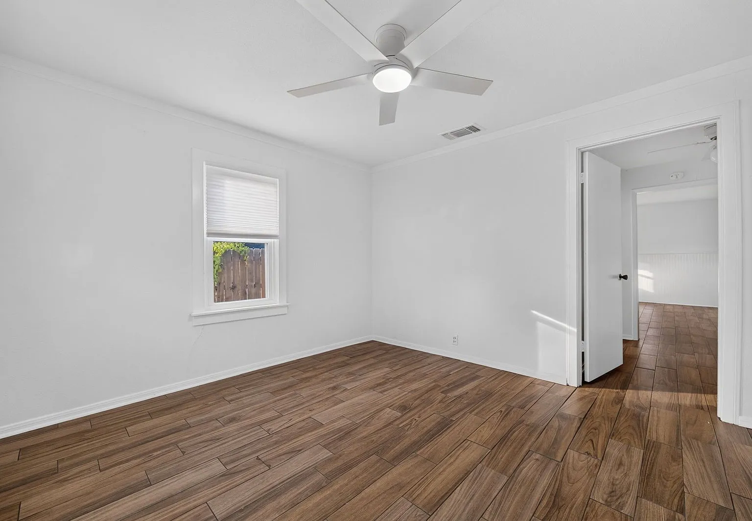 2 bed, 1.0 bath, 930 sqft, $1,750 — Photo 4