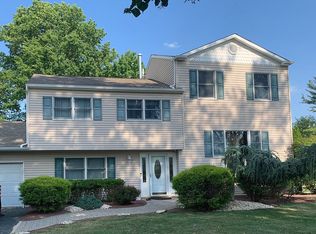 7 Lowell Rd, Manalapan, NJ 07726