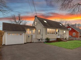 15 Macarthur Cir, Peabody, MA 01960