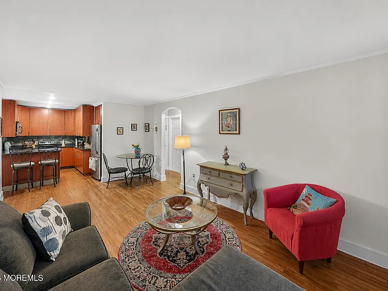 301 6th Ave #101 — Photo 3