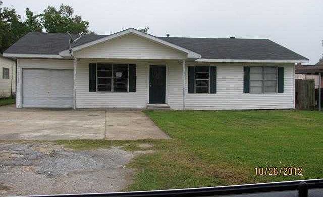 1st image of 3403 Lawrence Ave