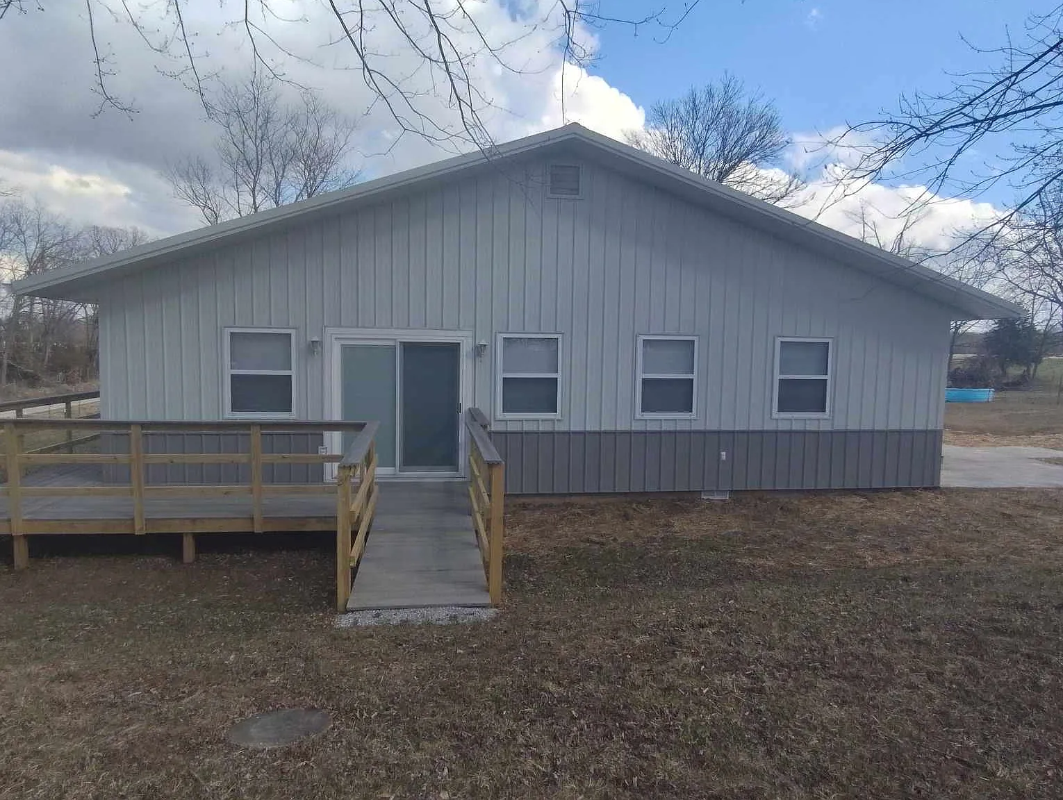 3 bed, 1920 sqft, $1,400 — Photo 1