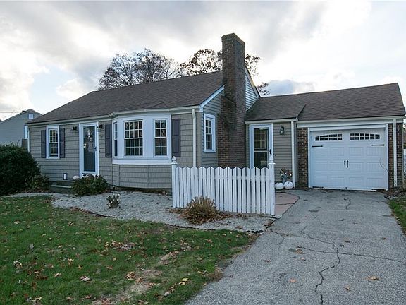 3rd image of 87 Hilltop Dr