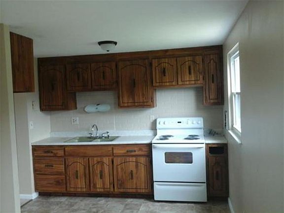 2nd image of 555 Carnival Dr