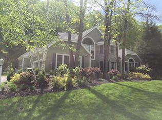 41 Coachlight Dr, Poughkeepsie, NY 12603