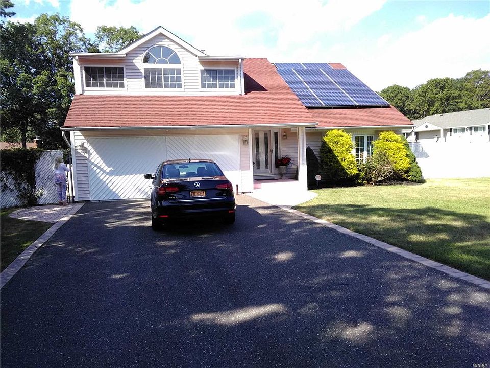 1st image of 15 Hale Ln