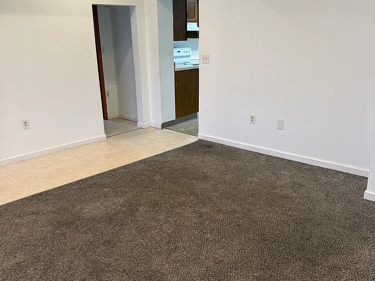417 Mortimer St — Photo 20