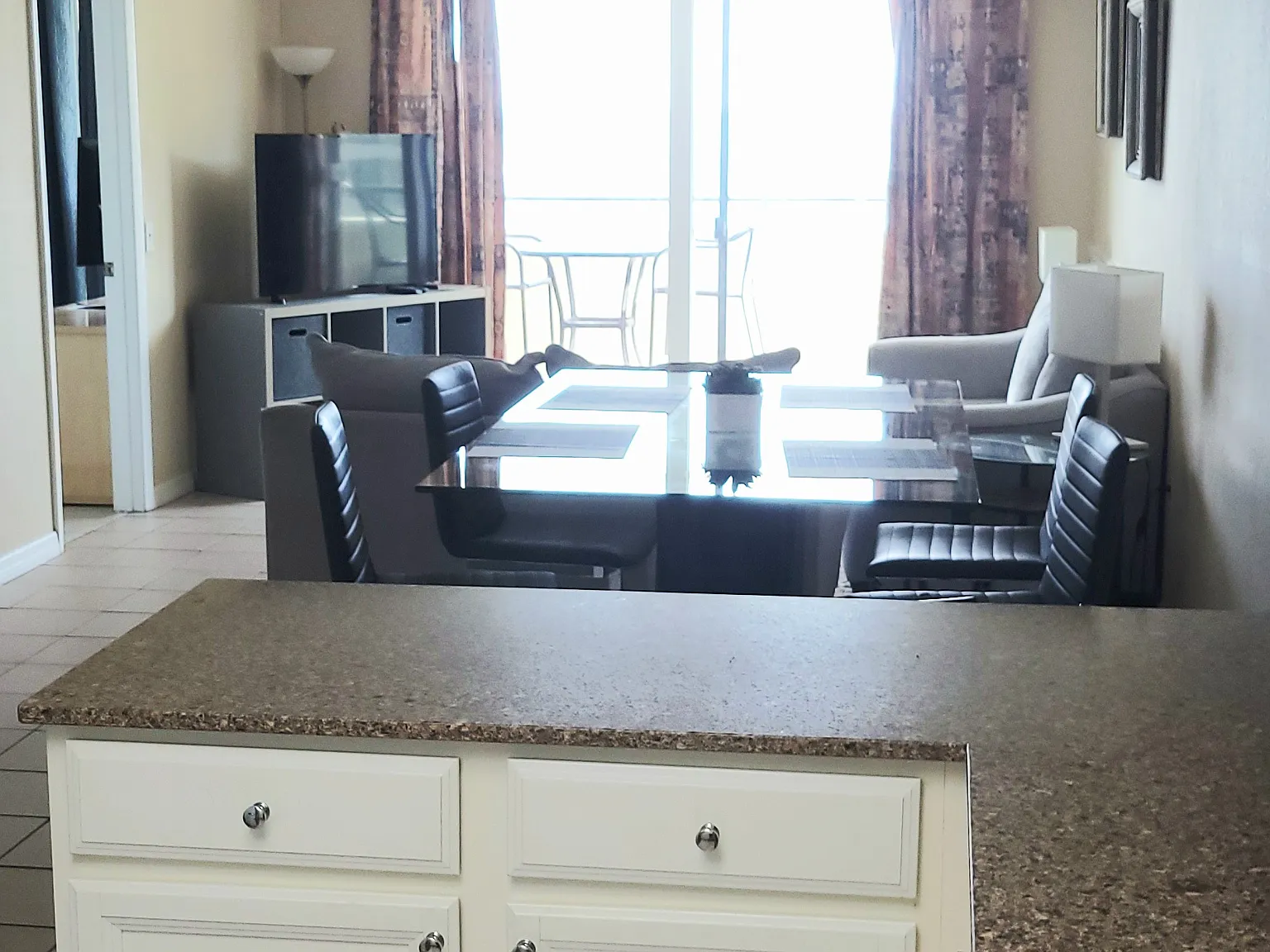 2 bed, 950 sqft, $2,300 — Photo 3