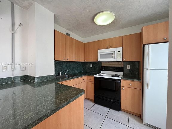 5th image of 6445 Indian Creek Dr #B16