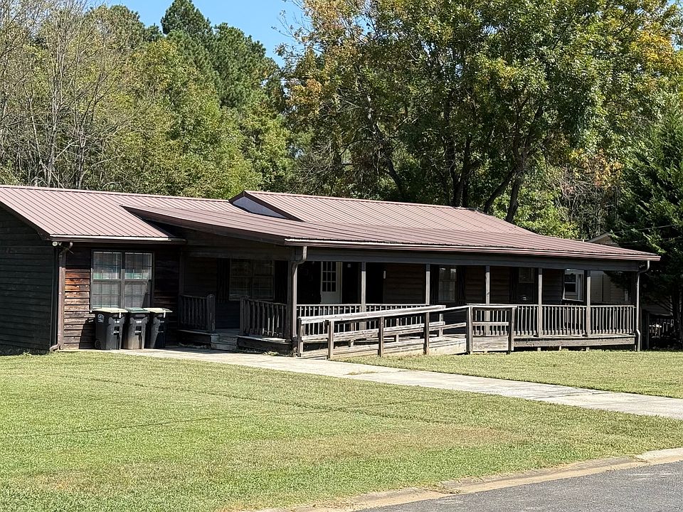 1st image of 233 Longmeadow Dr NW