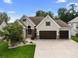 1317 NE Kenwood Dr, Lees Summit, MO 64064