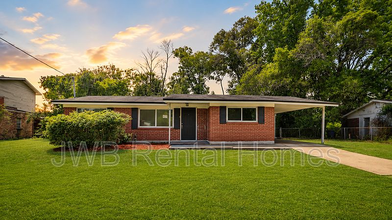 1st image of 2312 Palmdale St