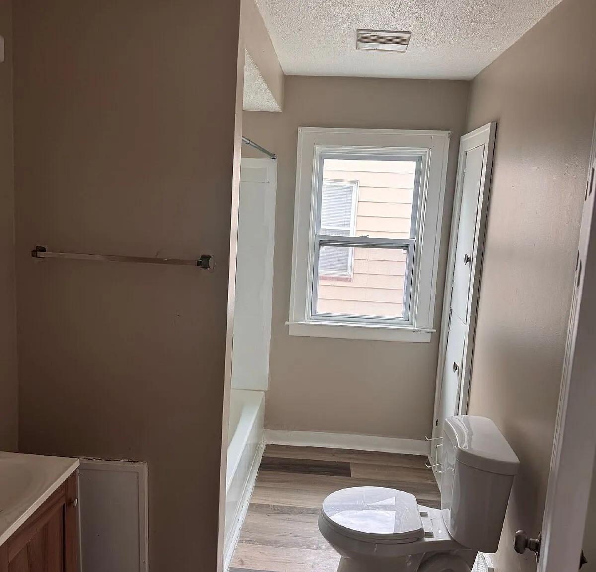 3 bed, 1.0 bath, $1,495 — Photo 4