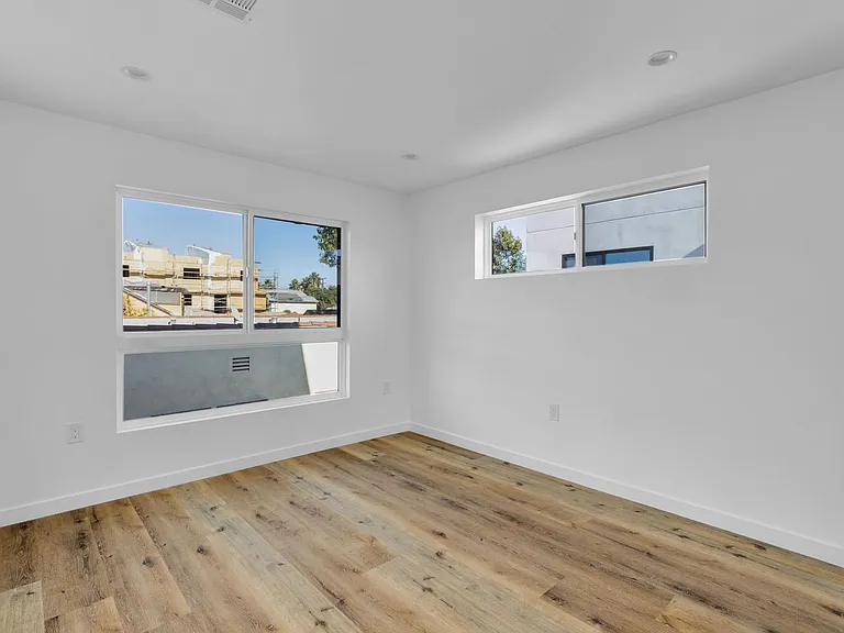 Best Priced Luxury 4 & 5 Bed Townhomes in Mid-City! — Photo 24