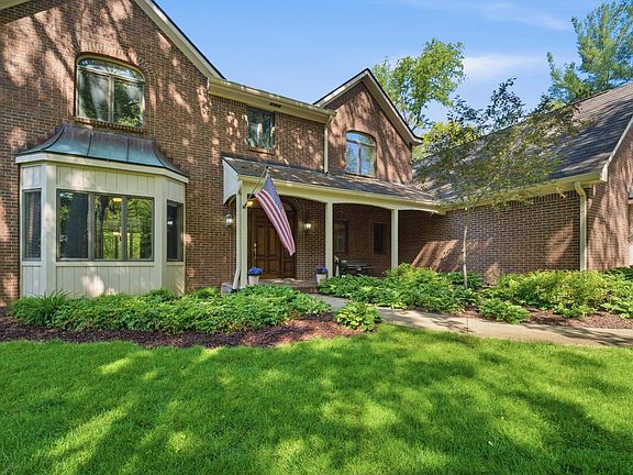 2nd image of 820 Deerwood Rdg
