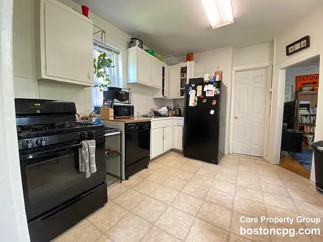 3 bed, 1.0 bath, $3,900 — Photo 3
